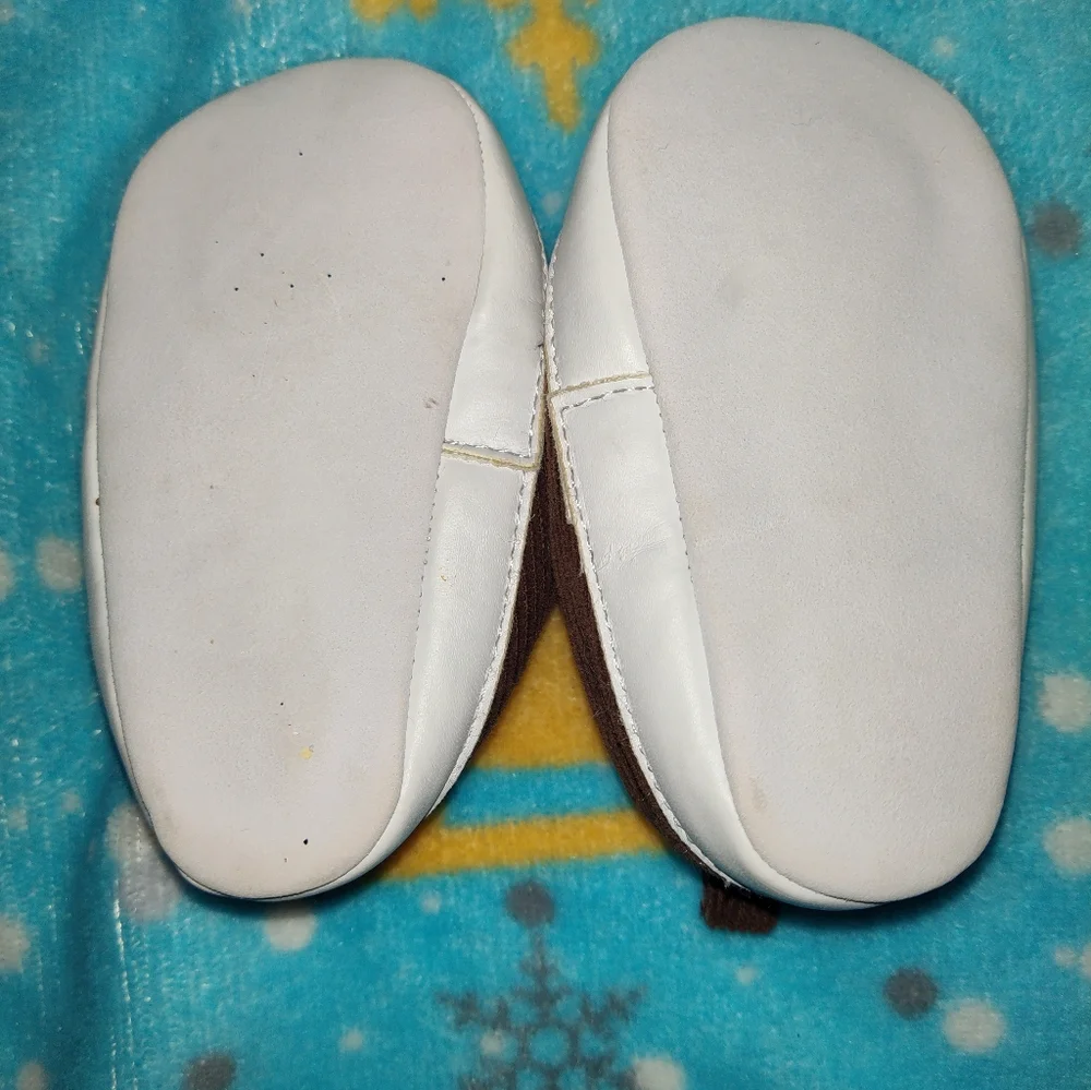 👶 Carter’s Child of Mine Baby Shoes – Size 3–6 Months